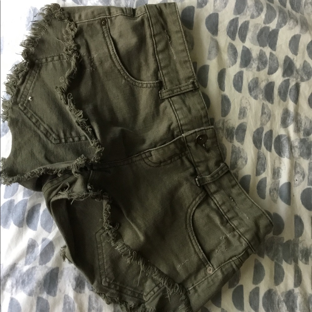 Billabong cutoffs